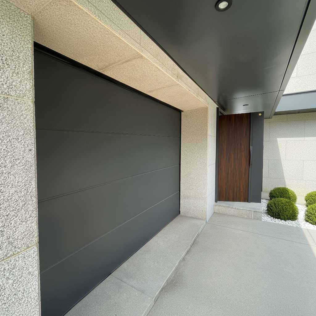 Vzdržljiva garažna vrata, zasnovana za dolgotrajno uporabo